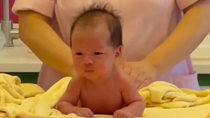 Head-lifting video of a 23-day-old baby—so rare for them to hold it for this long; feels like they’v