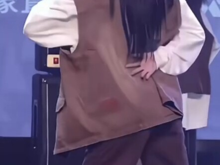 ทำไมการเต้นรำนี้จึงเรียกว่าการเต้นรำดึงดูดเพศเดียวกัน?