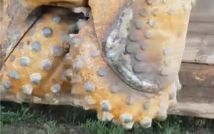 Rất tò mò không biết máy khoan hoạt động như thế nào...