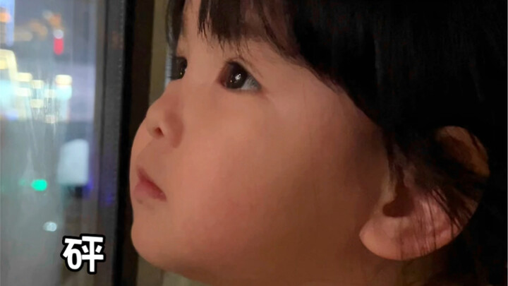 Bayi 2 tahun ~ Komentar langsung saat menyalakan kembang api ~