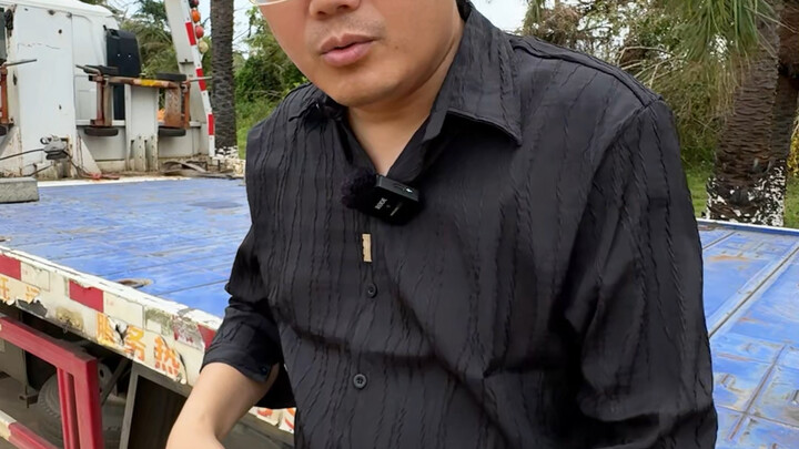 Putra pelanggan pengiriman mobil baru menyadarinya setelah lima hari di dalam mobil!!