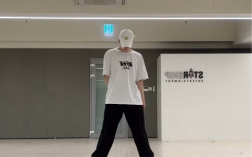 【CRAVITY宋亨俊】练习室直播现场扒舞BBHMM 不允许有人没看过!!!