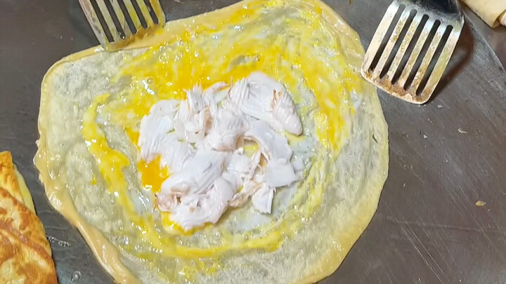 Thai Cuisine: Clean Street Stall – Thai-Indian Roti Curry and a Sweet, Soft Coconut Duo