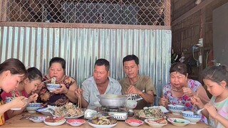 Cách Vài Ngày Là Thèm  Bún Nước Lèo Heo Quay Vì Gia Đình Tôi Ai Cũng Thích Món Này|TKQ & Family T994