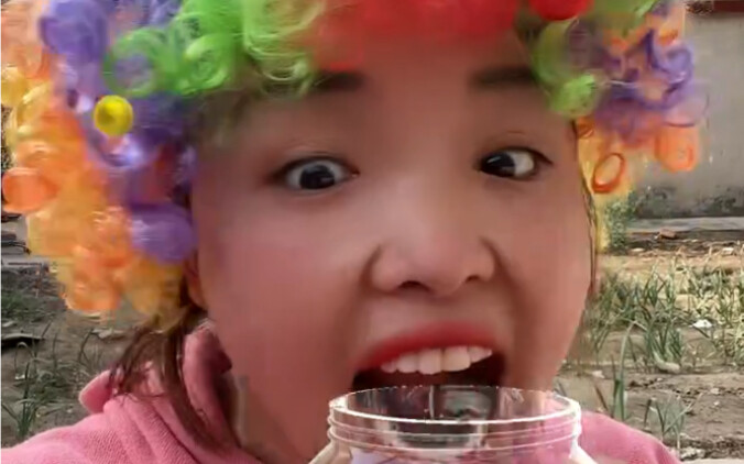 A little kid discovered a candy-catching game. Let’s see how many candies the little kid can catch!