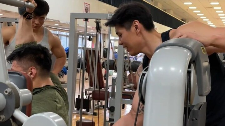 انغمس تمامًا في جمال الرياضة في الجامعة الرياضية الأولى في الصين..