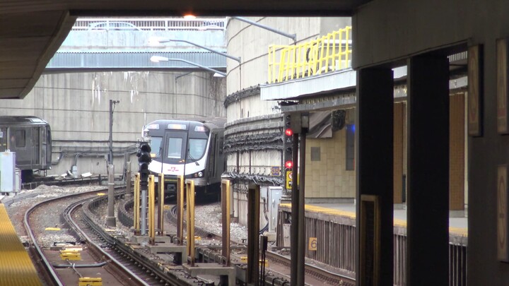 【4K】トロント市交通局 新型地下鉄車両トロントロケット(TR)(ボンバルディア MITRAC IGBT-VVVF) 到着・発車シーン集+車内映像付き走行音 2
