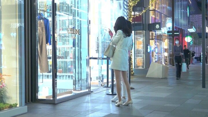 Street Style with a Mature Lady | Youthful Charm #Oxygen-Soaked Vibe #Street-Style Goddess #Through 