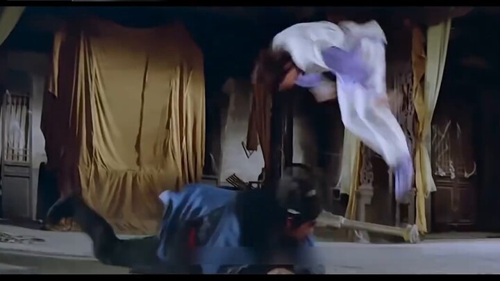Hong Kong cult ghost film "Ghost Painting", a lustful ghost occupies a man's wife and wants to marry