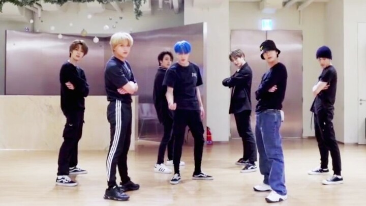 NCT U’s latest comeback tracks “90’s Love” and “Work It” practice room video released.