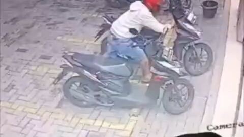⚠️ Stay Alert and Stay Safe! ⚠️A recent theft was caught on our CCTV footage in the area. The incide