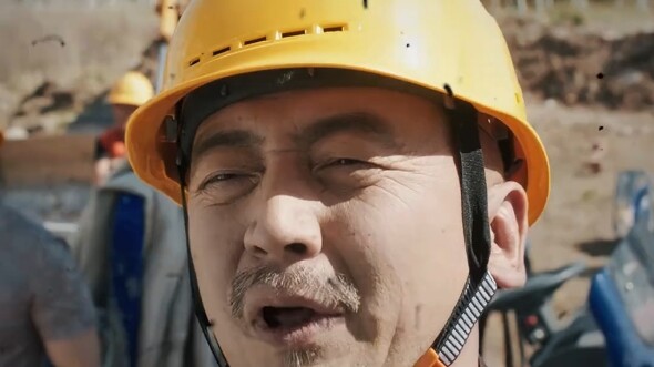 Boss Ding’s health is seriously impressive! #SewingMachineBand #ZhaoYingjun