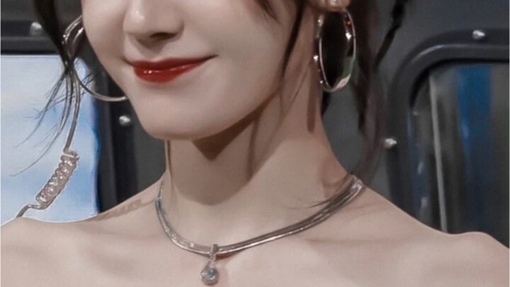 Di karpet merah hiburan dalam negeri, aku cuma nonton kakak ini!!