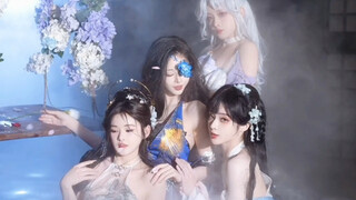 Kolam apa ini, kok ramai sekali? Biar si Babi Tua ini lihat dulu!