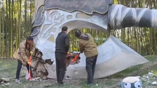 网易太懂整活了！直播拆除园区魔兽巨斧