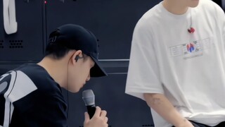 【EXO】呜呜呜呜练习室的初雪 嘟嘟一开口就是原声大碟 好听哭了T﹏T