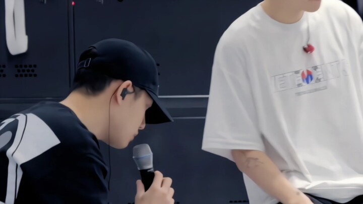 【EXO】อูอูอูอู หิมะแรกในห้องซ้อม ทู่ทู่พูดออกมาปุ๊บก็เป็นเสียงต้นฉบับเต็มๆ ฟังแล้วซึ้งจนน้ำตาไหล T﹏T