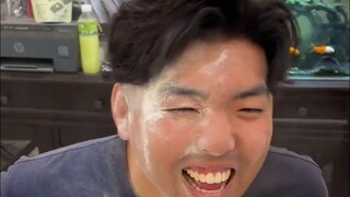 寝室不能做挑战，这谁能逃得过？室友直接被砸蒙！