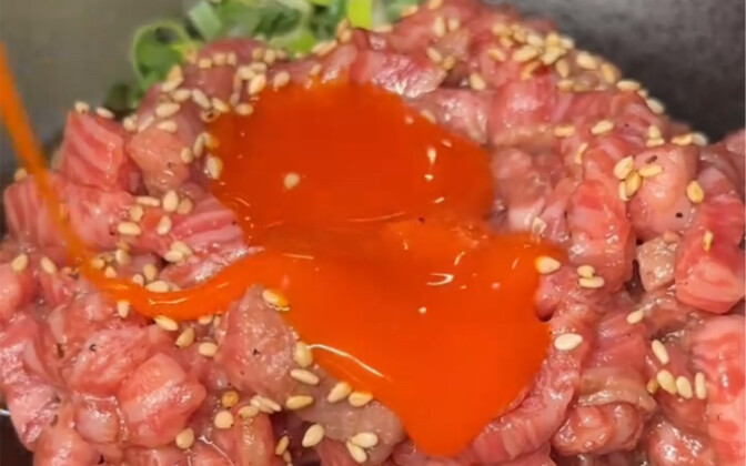 Hương vị bít tết trộn sống!!