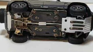 Modifikasi Land Rover Defender 110 RC yang super realistis.