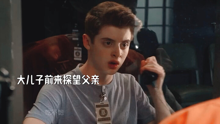 الوالد خاضع ومتواضع، لكن ابنه الصغير يخوض المعارك في ساحات القتال هههه # شاهدت المسلسل بأكمله بسبب م