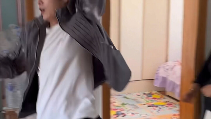 6旬老人暴打少年