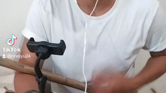 Yung maraming Kang problema tapos dinadaan mo Lang sa kanta