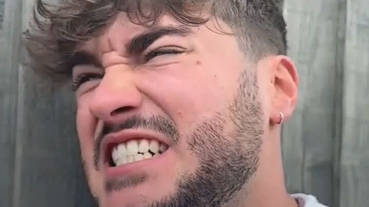 "😁✌🏻"