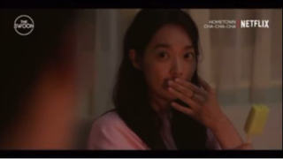 ซีรี่ย์Hometown Cha-Cha-Cha/Kim Seon-ho brings Shin Min-a’s missing shoe back