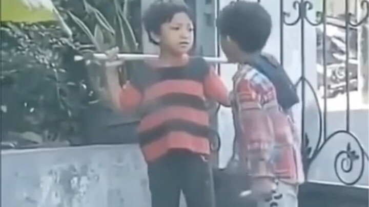Naruto yang direkonstruksi dalam adegan pertengkaran 2 anak kecil