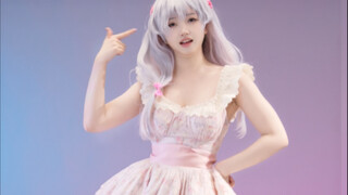 Is she a sweet girl? Give her a kiss! (Touch her, touch her)