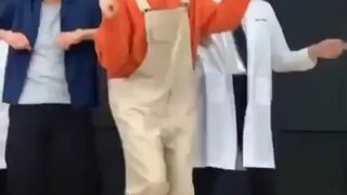 哈哈哈哈救命这四个笑死我了（天上的鱼四个主演）