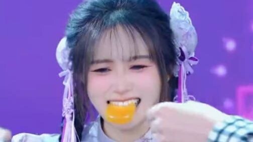 Chỉ cần cho khỉ ăn