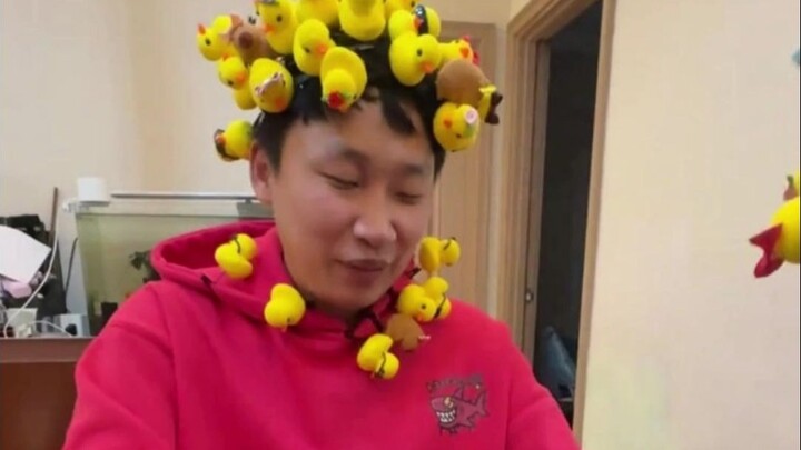 Ngobrol ngawur sambil main mahjong di kamar, serba nggak masuk akal—episode ini bikin ngakak banget!