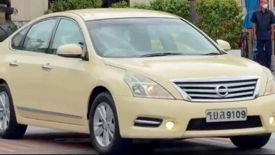 พระบาทสมเด็จพระเจ้าอยู่หัว ทรงพระกรุณาโปรดเกล้าฯ ให้ พลเอก เฉลิมชัย สิทธิสาท องคมนตรี เชิญ สัญญาบัตร
