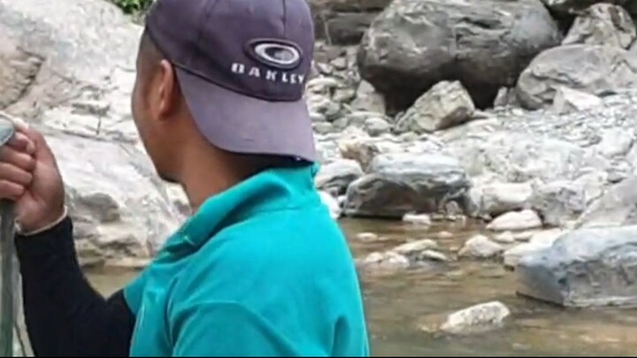 cast net fishing in Nepal | himalayan trout fishing with handmade cast net |