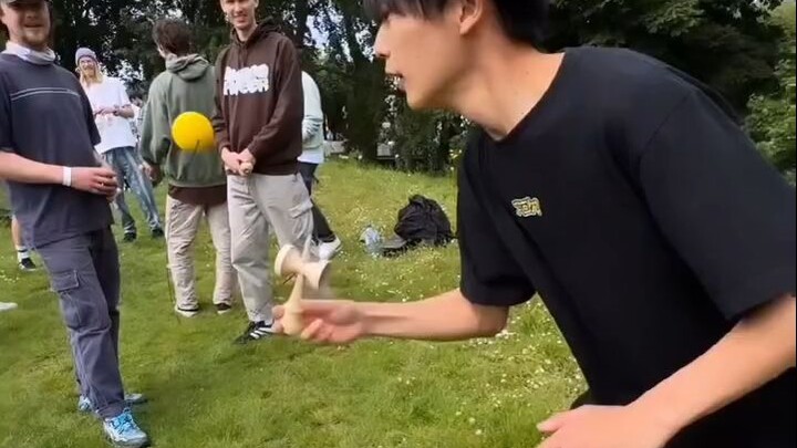 Nhà vô địch thế giới chỉ bạn cách chơi kiếm ngọc