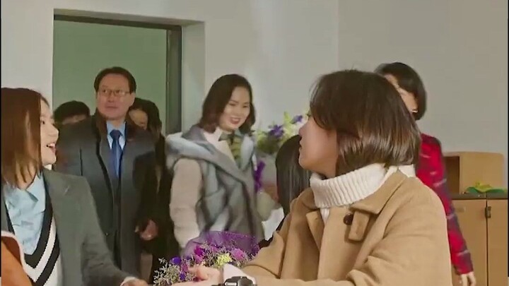 Anak Dewi Gunung yang paling khawatir, Kim Go-eun, dan dunia langsung cocok pada pandangan pertama, 