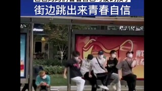 Tuổi trẻ nhảy múa, có lẽ chỉ có sinh viên mới biết ngoảnh đầu, còn cha mẹ chỉ biết nhìn. Với niềm vu