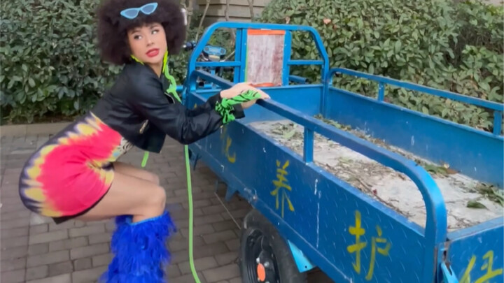 Ketiga anak ratu lagu rakyat traktor Guizhou membutuhkan seorang pengemudi di musim dingin!