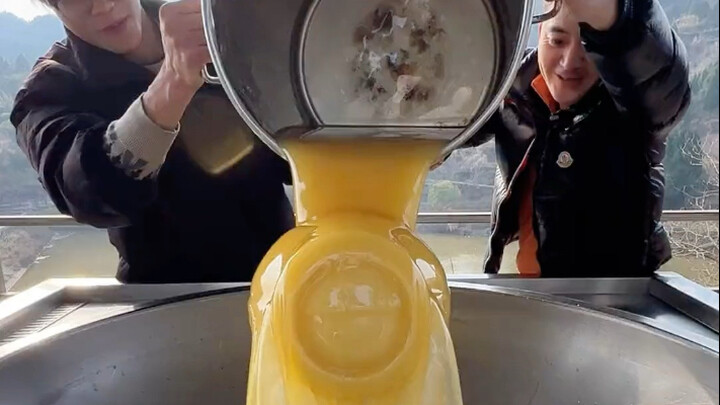 Minion-Shaped Beef Oil Hot Pot Base