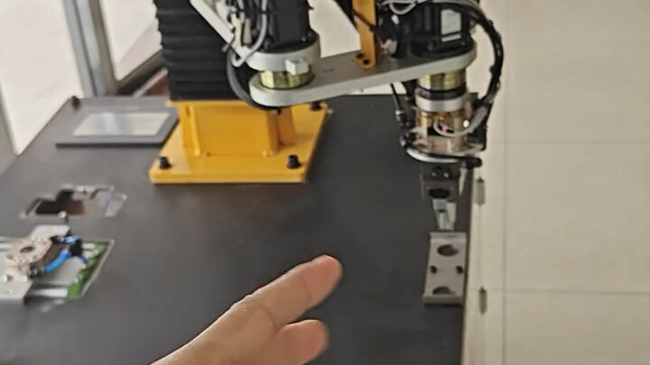 Bản thân robot chẳng có ý nghĩa gì; chính các dịch vụ tích hợp sát với người dùng cuối mới tạo ra gi