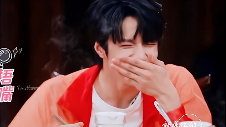 Princess Liu stifles a laugh—cutest on the whole planet [Liu Yaowen]