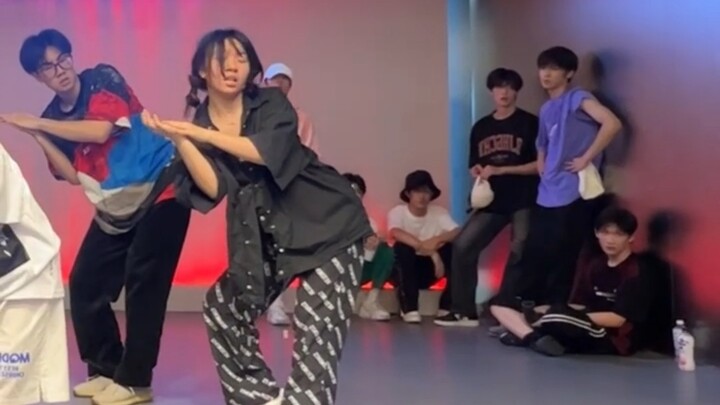 【Gia tộc TF thế hệ thứ ba】“Tôi cứ bảo mà, chẳng đời nào vô duyên vô cớ lại lướt trúng video này đâu!