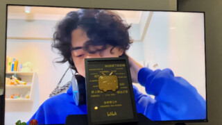 看  电  视