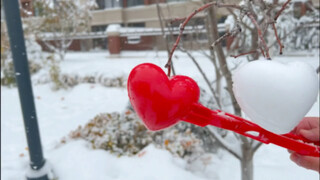 这个冬天 一定要跟喜欢的人一起做一个爱心雪球树呀～