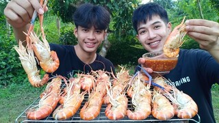 กุ้งเผา กุ้งย่างบนเตาร้อนๆ กุ้งตัวใหญ่ๆหัวมันๆ นํ้าจิ้มเด็ดๆ