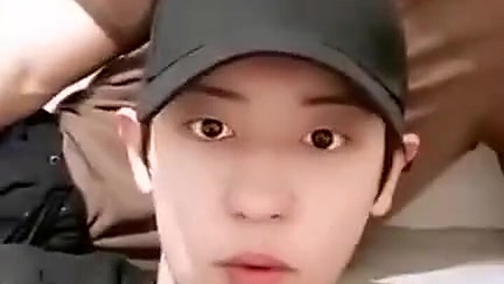 Park Chanyeol và Oh Sehun tái hiện tình anh em “nhựa”, Sehun: Tôi đã chặn Chanyeol rồi!