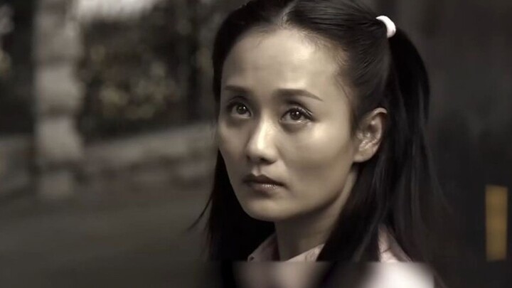 A woman abandons her daughter and husband for her career. Years later, having achieved fame and succ