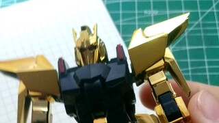 Nabruko đã trao đổi một chiếc gundam với các bạn cùng lớp của mình.